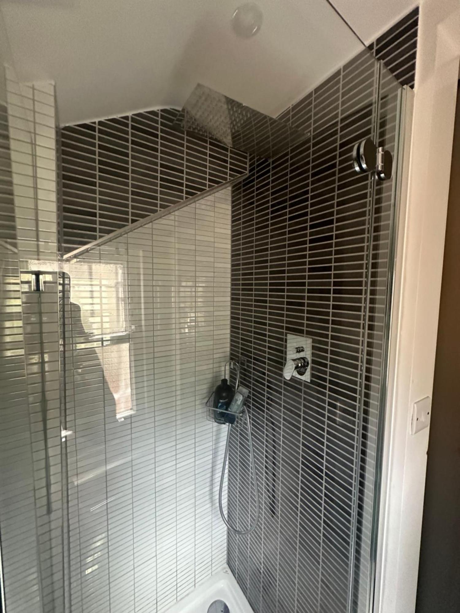Large Flat In Kensington * London