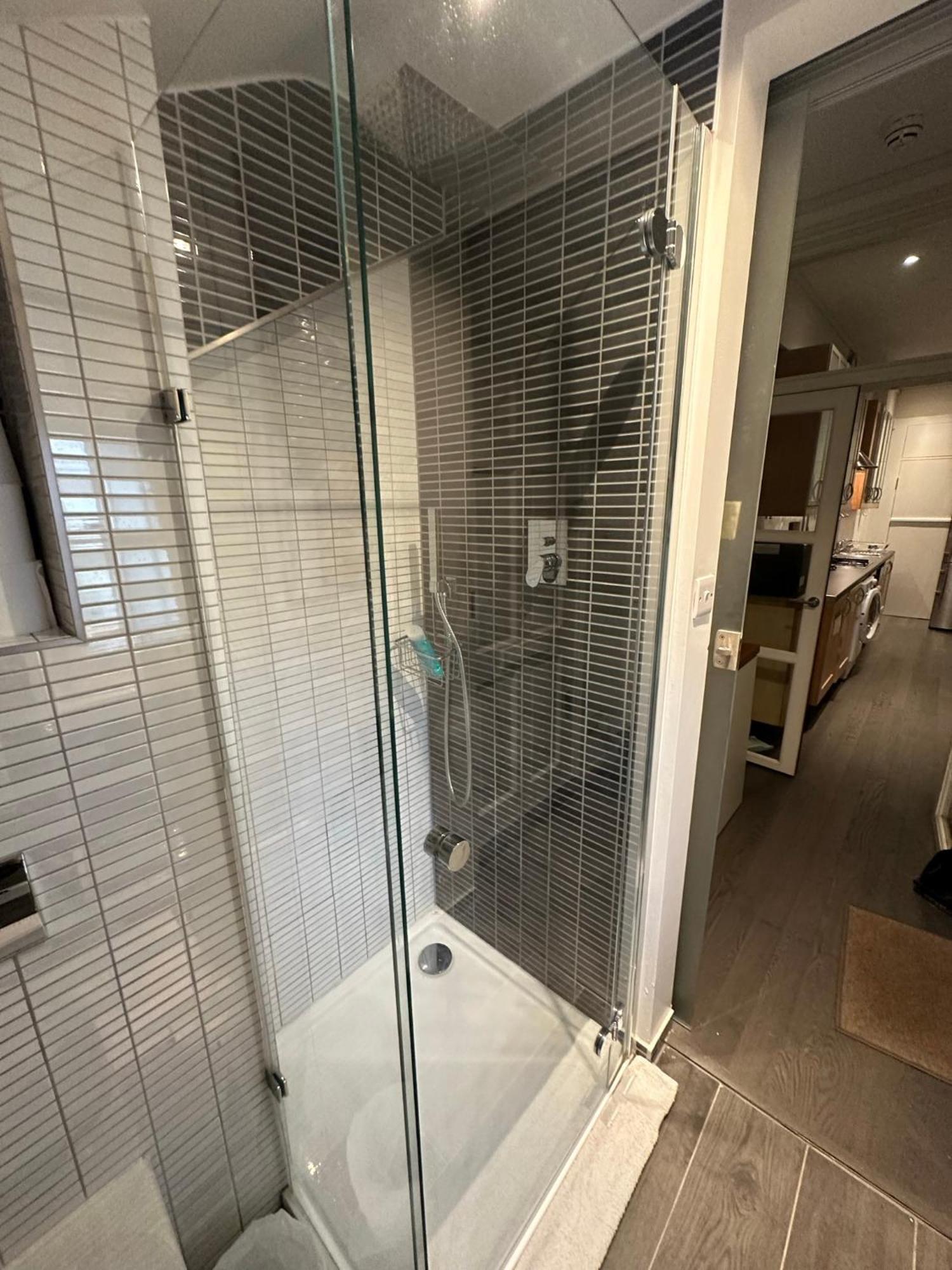 Large Flat In Kensington Apartment