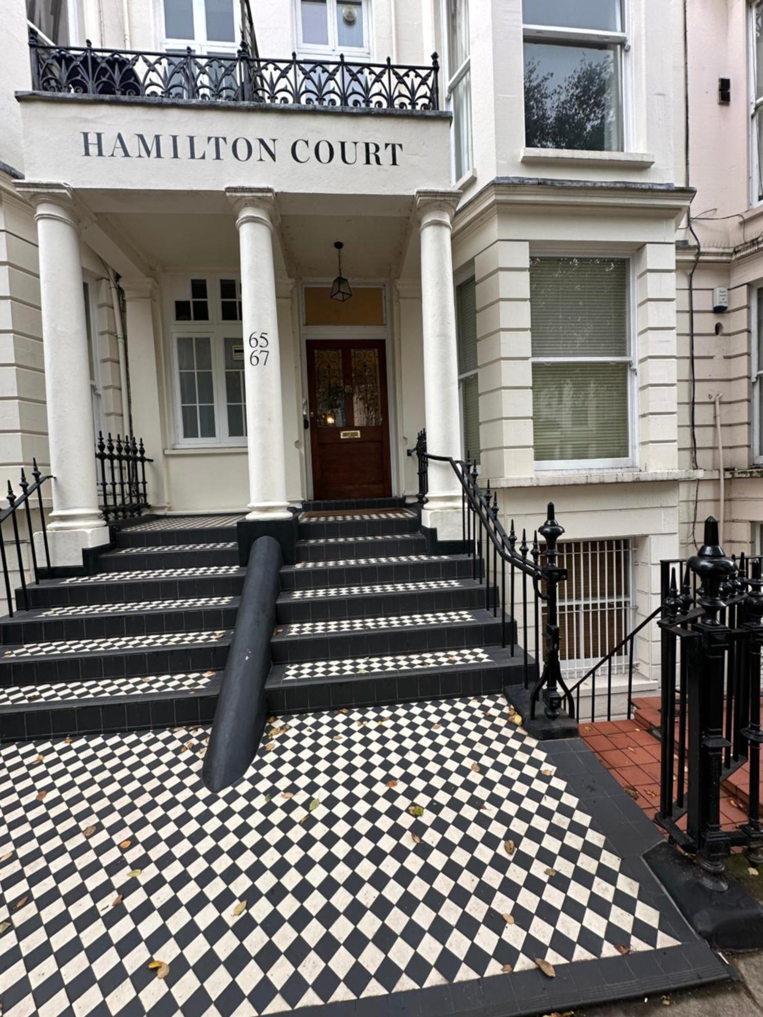 Large Flat In Kensington *