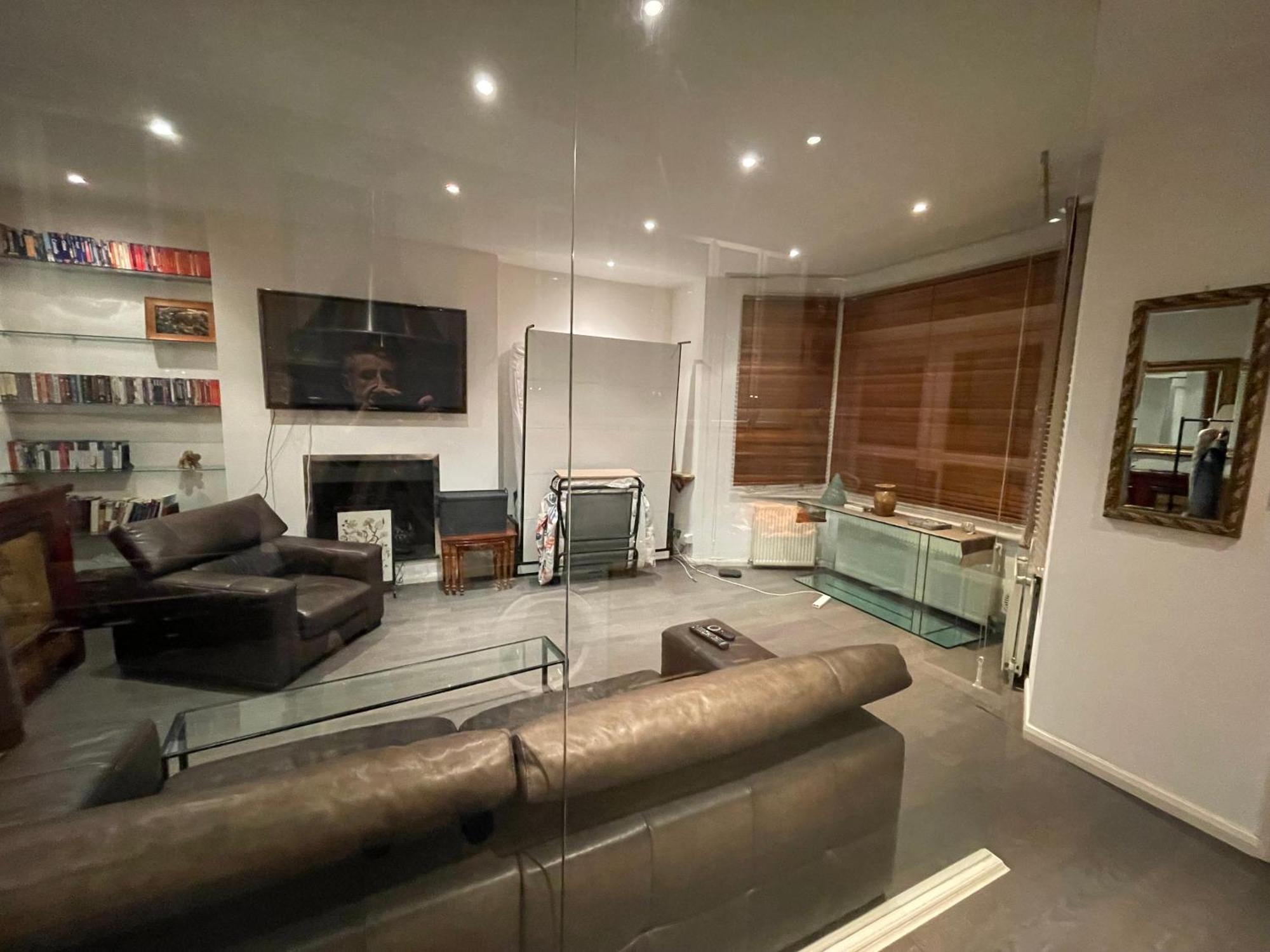 Large Flat In Kensington